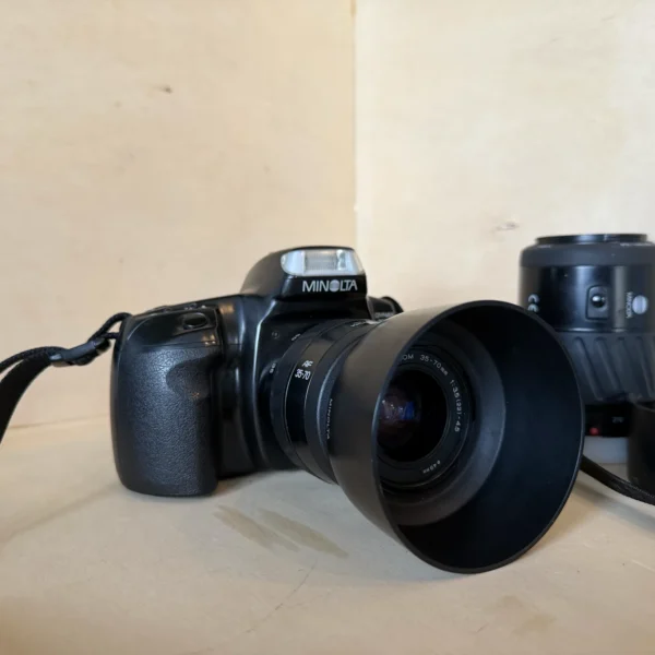 Kit Reflex Argentique Autofocus Minolta Dynax 300si & Objectifs AF 35-70mm et 70-210mm d'occasion, testé et vérifié — photo 1 sur 9