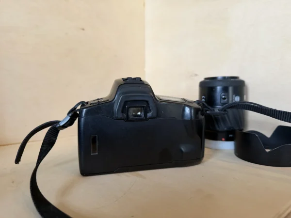 appareil-photo-argentique-minolta-dynax-300si-kit-2-objectifs-occasion-teste-2 Kit Reflex Argentique Autofocus Minolta Dynax 300si & Objectifs AF 35-70mm et 70-210mm d'occasion, testé et vérifié — photo 2 sur 9