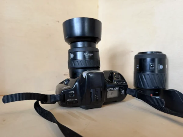 appareil-photo-argentique-minolta-dynax-300si-kit-2-objectifs-occasion-teste-3 Kit Reflex Argentique Autofocus Minolta Dynax 300si & Objectifs AF 35-70mm et 70-210mm d'occasion, testé et vérifié — photo 3 sur 9