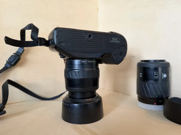 appareil-photo-argentique-minolta-dynax-300si-kit-2-objectifs-occasion-teste-4 Kit Reflex Argentique Autofocus Minolta Dynax 300si & Objectifs AF 35-70mm et 70-210mm d'occasion, testé et vérifié — photo 4 sur 9