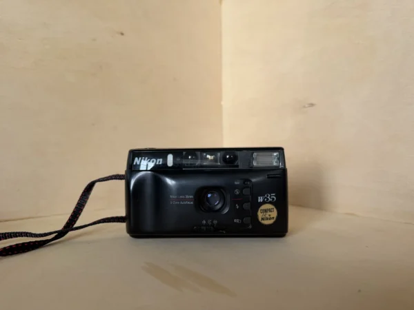 appareil-photo-argentique-nikon-w35-af-occasion-teste-1 Appareil Argentique Compact Nikon W35 AF – Objectif Nikon 35mm d'occasion, testé et vérifié — photo 1 sur 5