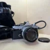 Appareil Argentique Reflex Olympus OM-1n & Objectif Zuiko Auto-S 50mm f/1.8 d'occasion, testé et vérifié — photo 1 sur 6