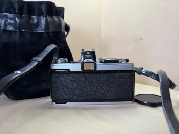 Appareil Argentique Reflex Olympus OM-1n & Objectif Zuiko Auto-S 50mm f/1.8 d'occasion, testé et vérifié — photo 2 sur 6