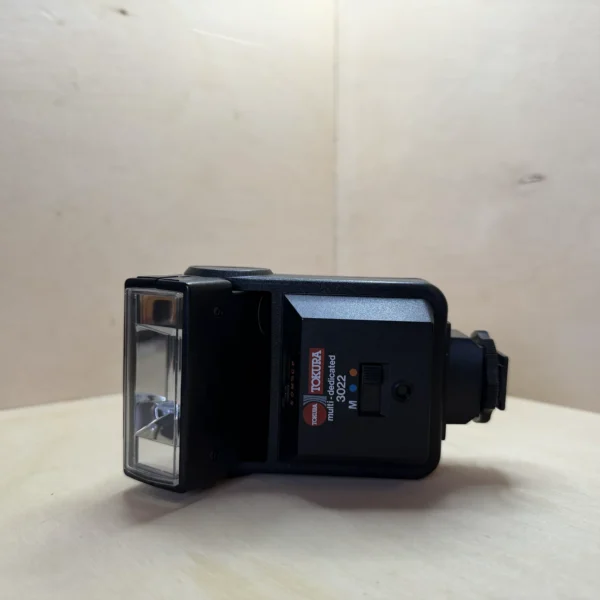 Flash Cobra Tokura Multi-Dedicated 3022 d'occasion, testé et vérifié — photo 1 sur 5