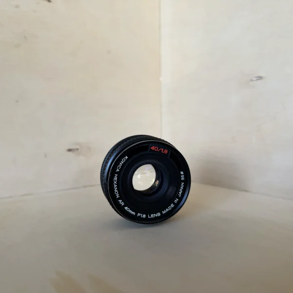 Objectif Vintage Konica Hexanon AR 40mm f/1.8 – Format "Pancake" d'occasion, testé et vérifié — photo 1 sur 5