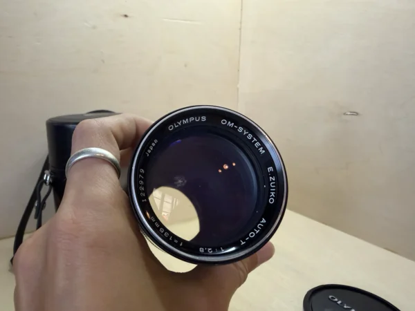 Téléobjectif Vintage Olympus OM-System E.Zuiko Auto-T 135mm f/3.5 d'occasion, testé et vérifié — photo 4 sur 5
