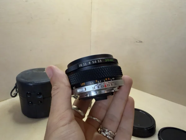 Objectif Vintage Olympus OM-System G.Zuiko Auto-W 28mm f/3.5 d'occasion, testé et vérifié — photo 3 sur 5