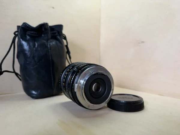 Objectif Vintage Tokura SC 24-50mm f/3.3-4.5 – Monture Olympus OM d'occasion, testé et vérifié — photo 2 sur 6