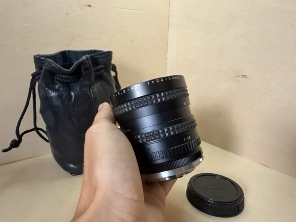 Objectif Vintage Tokura SC 24-50mm f/3.3-4.5 – Monture Olympus OM d'occasion, testé et vérifié — photo 4 sur 6