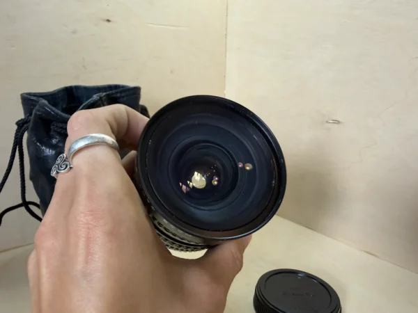 Objectif Vintage Tokura SC 24-50mm f/3.3-4.5 – Monture Olympus OM d'occasion, testé et vérifié — photo 5 sur 6
