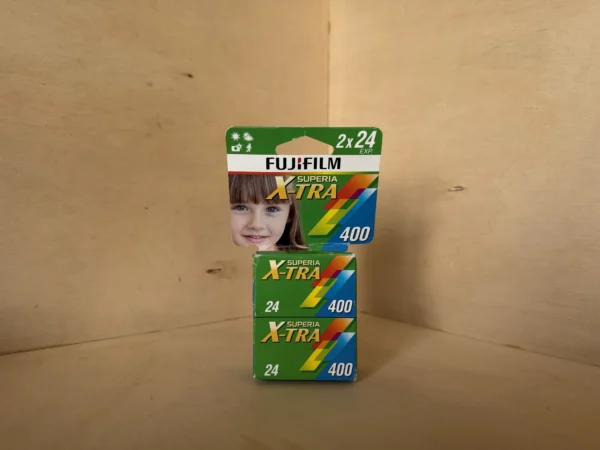 Pellicule Fujifilm Superia X-TRA 400 – 24 poses – Pack de 2 – Périmée d'occasion, testé et vérifié — photo 1 sur 3