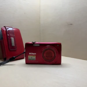 Appareil Photo Numérique Compact Nikon Coolpix S3300 – 16 Mpx, Zoom 6x VR – Rouge