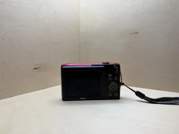 Nikon Coolpix S3300 compact numérique rouge — photo 3 Appareil Photo Numérique Compact Nikon Coolpix S3300 – 16 Mpx, Zoom 6x VR – Rouge