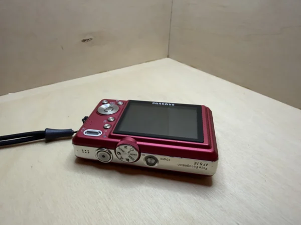 Samsung L730 compact numérique framboise — photo 5 Samsung L730 compact numérique framboise — photo 5