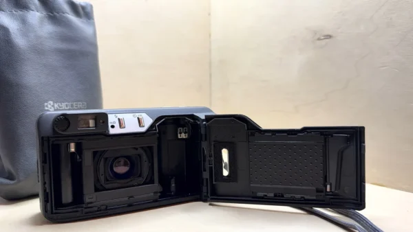 Yashica Zoomate 90W compact argentique — photo 5 Appareil Argentique Compact Yashica Zoomate 90W – Avec Housse & Notice