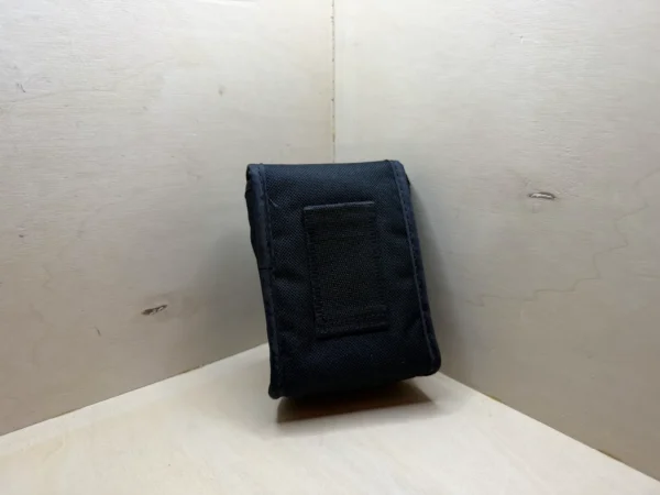 Housse Nikon noire pour compact numérique – Nylon, rabat auto-agrippant et passant ceinture