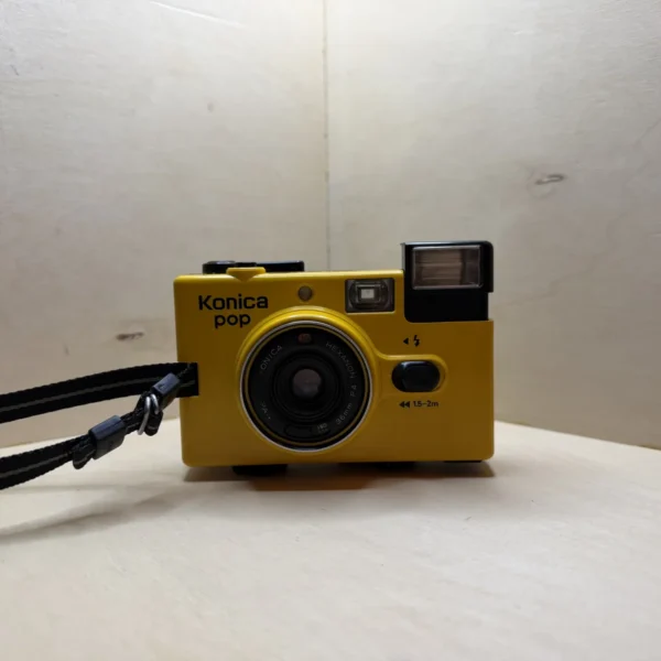 Appareil Argentique Compact Konica Pop – Hexanon 36mm f/4, Flash Intégré – Jaune