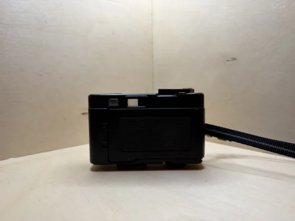 Appareil Argentique Compact Konica Pop – Hexanon 36mm f/4, Flash Intégré – Jaune