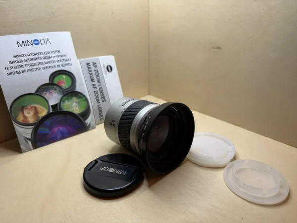 Objectif Minolta AF Zoom 28-80mm f/3.5-5.6 II – Monture A, Argent – Avec Pare-Soleil et Notices