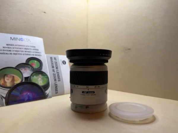 Objectif Minolta AF Zoom 28-80mm f/3.5-5.6 II – Monture A, Argent – Avec Pare-Soleil et Notices