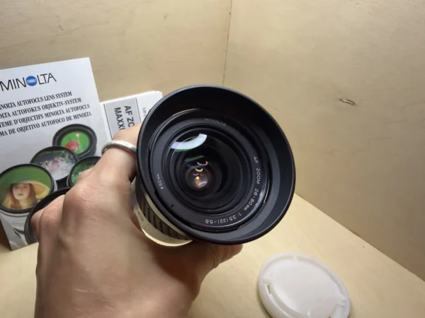 Objectif Minolta AF Zoom 28-80mm f/3.5-5.6 II – Monture A, Argent – Avec Pare-Soleil et Notices