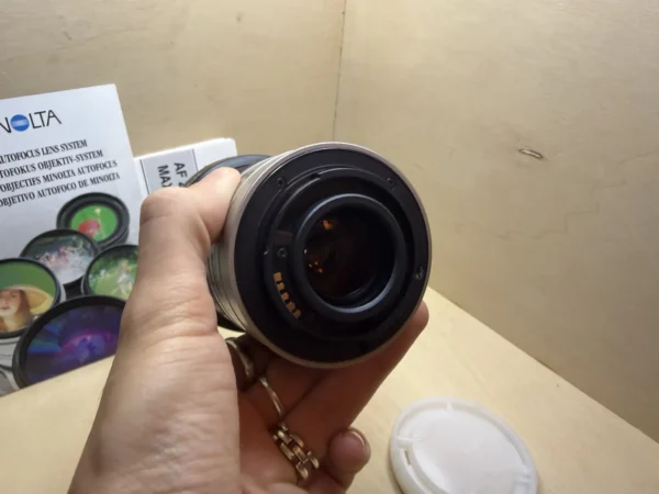 Objectif Minolta AF Zoom 28-80mm f/3.5-5.6 II – Monture A, Argent – Avec Pare-Soleil et Notices
