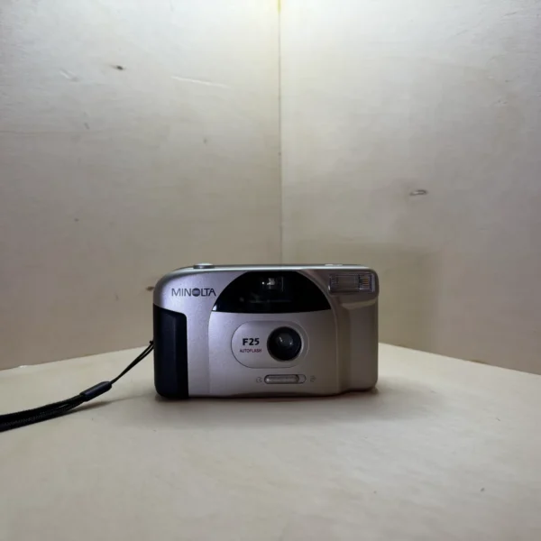 Appareil argentique compact Minolta F25 Autoflash – 33mm, mise au point fixe, flash intégré – Argent
