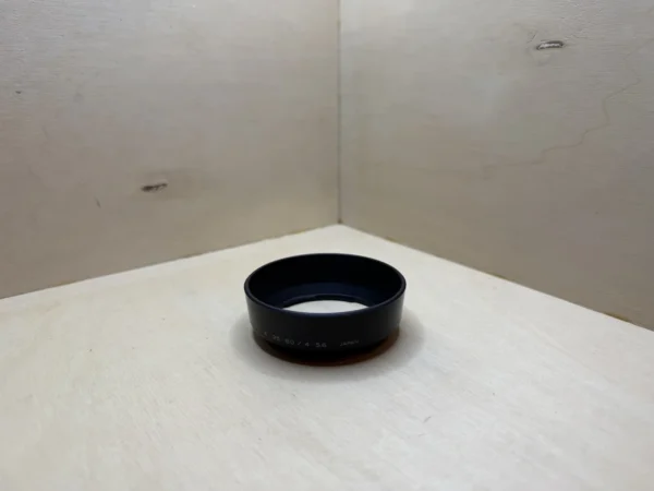 Original Minolta Lens Hood for AF Zoom 35-80mm f/4-5.6 – A Mount Pare-Soleil d'Origine Minolta pour AF Zoom 35-80mm f/4-5.6 – Monture A