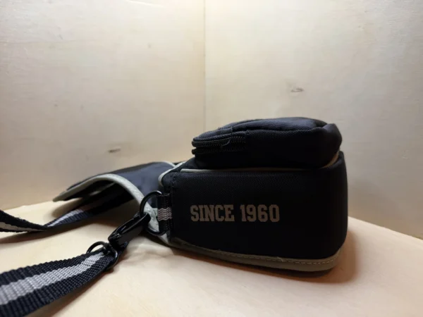 Petite Sacoche Photo Lonsdale London – Bandoulière et Passant Ceinture – Noir et Gris Petite Sacoche Photo Lonsdale London – Bandoulière et Passant Ceinture – Noir et Gris