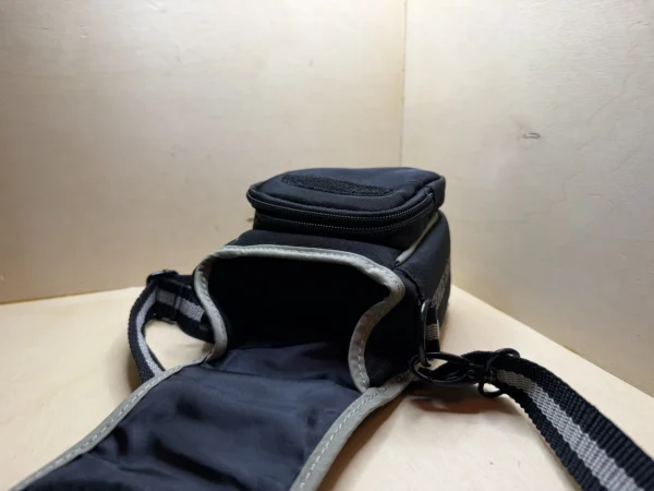 Petite Sacoche Photo Lonsdale London – Bandoulière et Passant Ceinture – Noir et Gris Petite Sacoche Photo Lonsdale London – Bandoulière et Passant Ceinture – Noir et Gris
