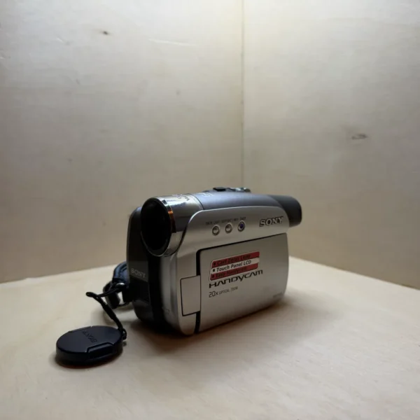 Caméscope numérique Sony Handycam DCR-HC23E – Mini DV, zoom 20x Carl Zeiss – Complet en boîte
