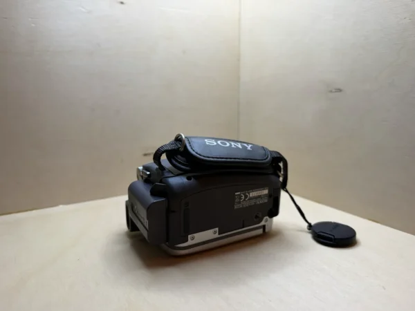 Sony Handycam DCR-HC23E digital camcorder – Mini DV, 20x Carl Zeiss zoom – Complete in box Caméscope numérique Sony Handycam DCR-HC23E – Mini DV, zoom 20x Carl Zeiss – Complet en boîte