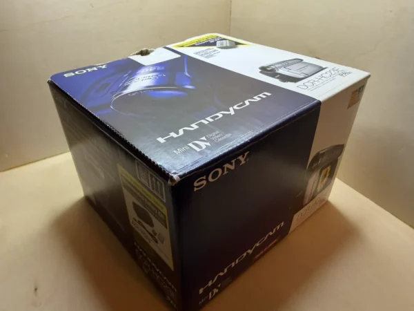 Sony Handycam DCR-HC23E digital camcorder – Mini DV, 20x Carl Zeiss zoom – Complete in box Caméscope numérique Sony Handycam DCR-HC23E – Mini DV, zoom 20x Carl Zeiss – Complet en boîte