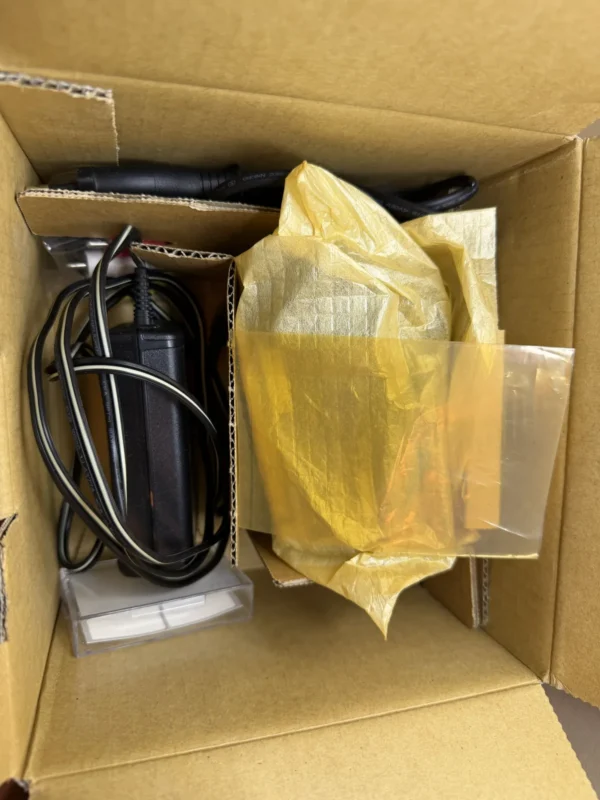 Sony Handycam DCR-HC23E digital camcorder – Mini DV, 20x Carl Zeiss zoom – Complete in box Caméscope numérique Sony Handycam DCR-HC23E – Mini DV, zoom 20x Carl Zeiss – Complet en boîte