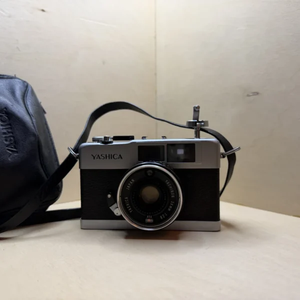 Appareil Argentique Compact Yashica 35-ME – Yashinon 38mm f/2.8 – Avec Étui Yashica